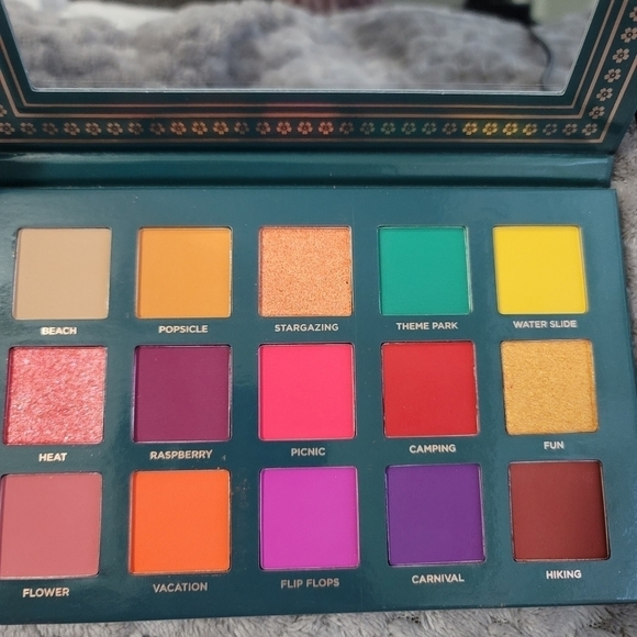 ๐ต 2 for $40 ๐ต ACE BEAUTE 15 PAN NOSTALGIA EYESHADOW PALETTE - Picture 4 of 10
